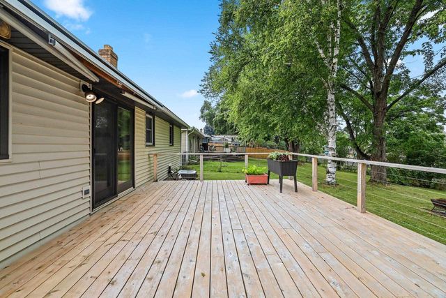 374 SKYLINE BOULEVARD, Green Bay, WI 54302