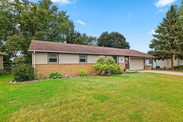 374 SKYLINE BOULEVARD, Green Bay, WI 54302