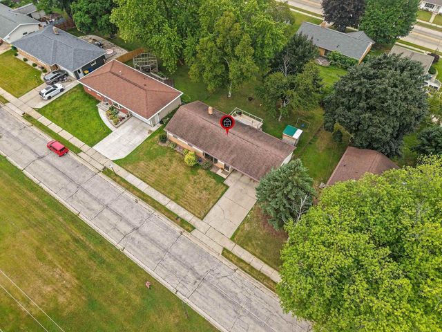 374 SKYLINE BOULEVARD, Green Bay, WI 54302
