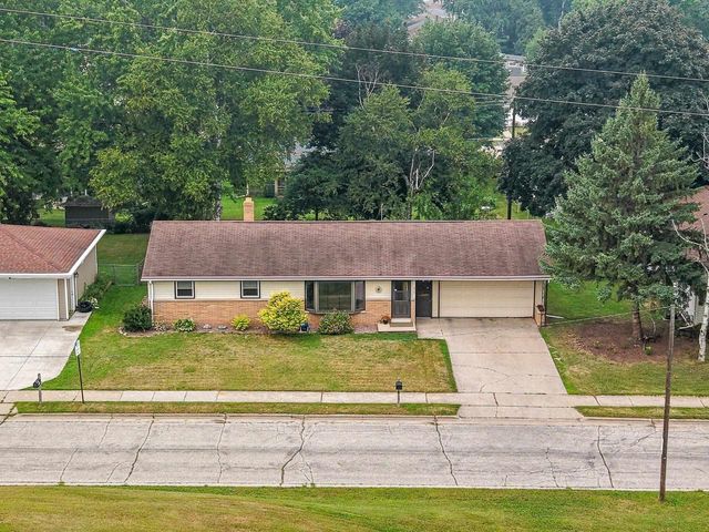 374 SKYLINE BOULEVARD, Green Bay, WI 54302