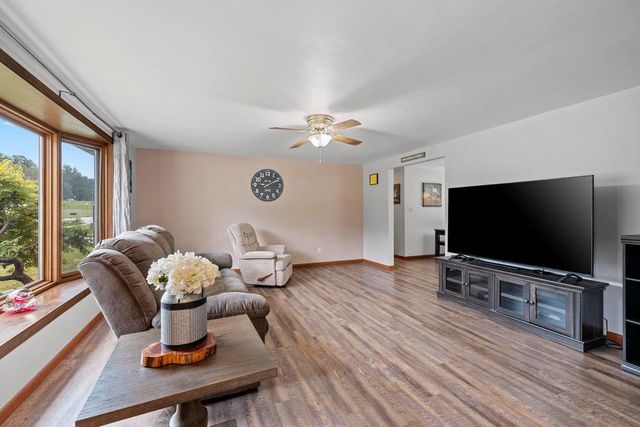 374 SKYLINE BOULEVARD, Green Bay, WI 54302