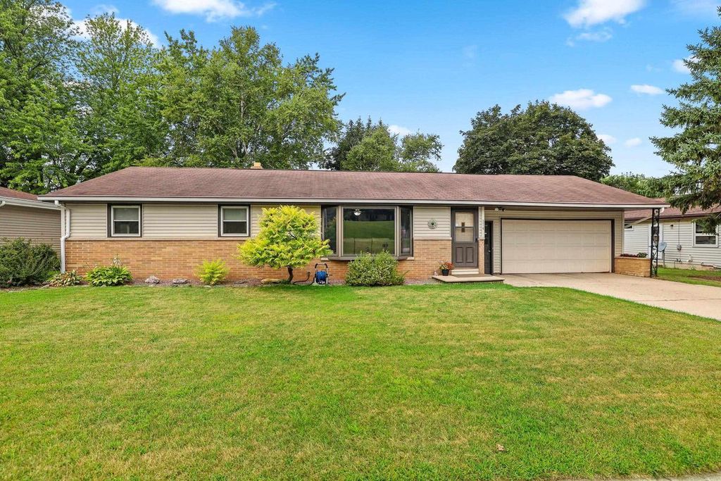 374 SKYLINE BOULEVARD, Green Bay, WI 54302