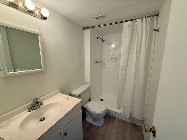 492 NW 165th St Rd C-312, Miami, FL 33169