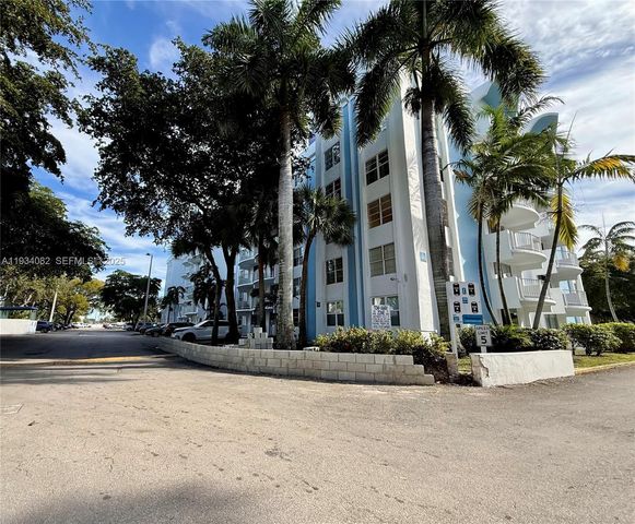 492 NW 165th St Rd C-312, Miami, FL 33169