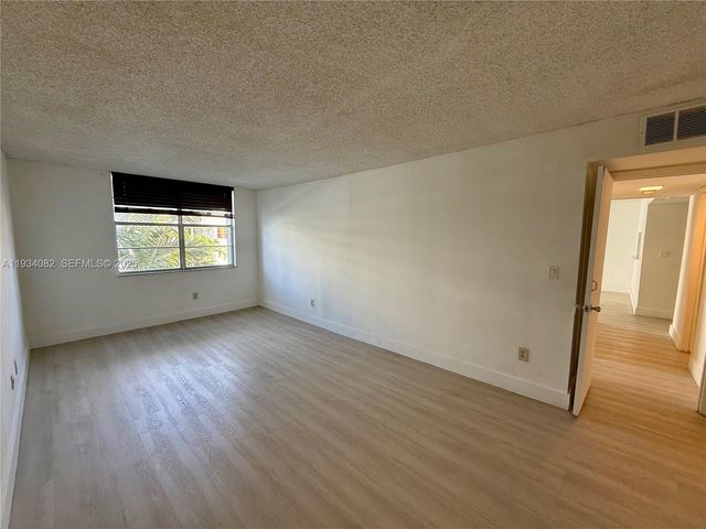 492 NW 165th St Rd C-312, Miami, FL 33169