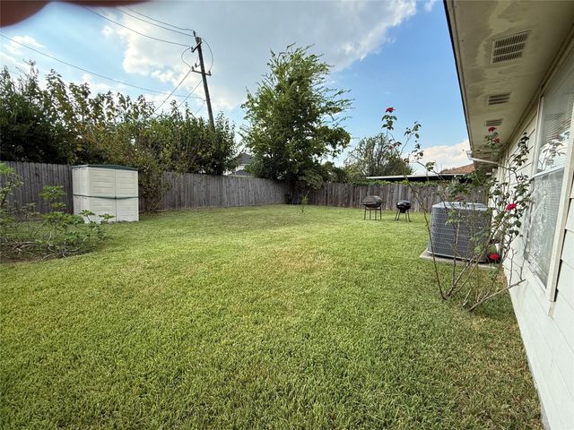 10934 Bradford Way Drive, Houston, TX 77075