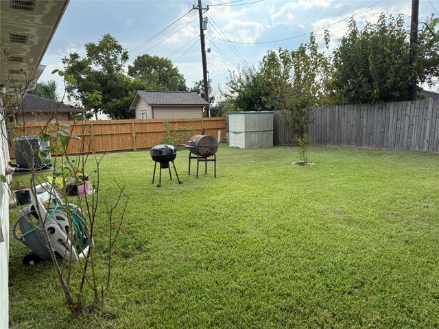 10934 Bradford Way Drive, Houston, TX 77075