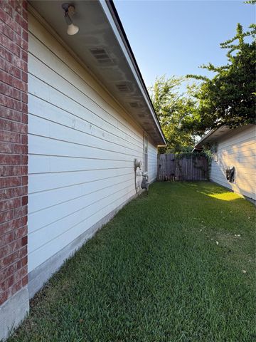 10934 Bradford Way Drive, Houston, TX 77075