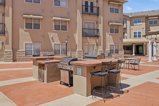3102 Kings Road 2212, Dallas, TX 75219