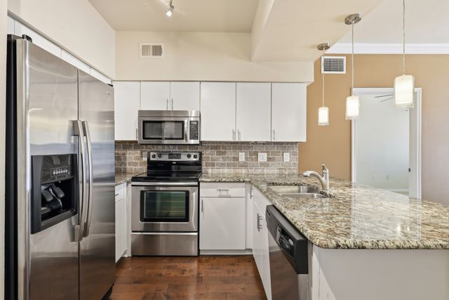 3102 Kings Road 2212, Dallas, TX 75219