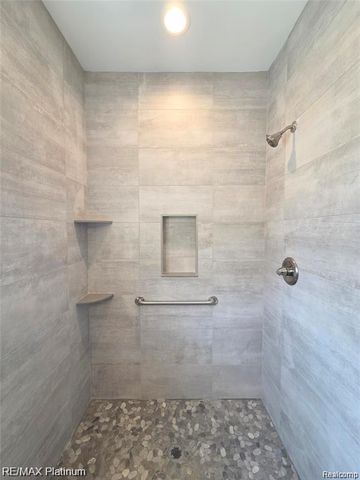 859 Oakwood Circle 21, Fenton, MI 48430