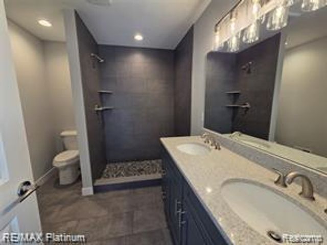 859 Oakwood Circle 21, Fenton, MI 48430
