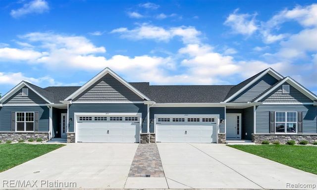 859 Oakwood Circle 21, Fenton, MI 48430