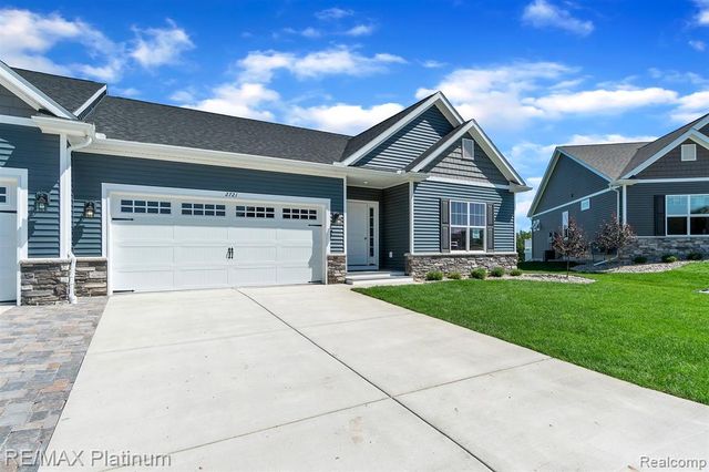 859 Oakwood Circle 21, Fenton, MI 48430