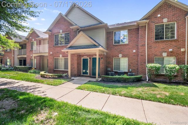12121 Hidden View Court, Utica, MI 48315
