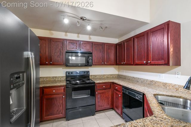 12121 Hidden View Court, Utica, MI 48315