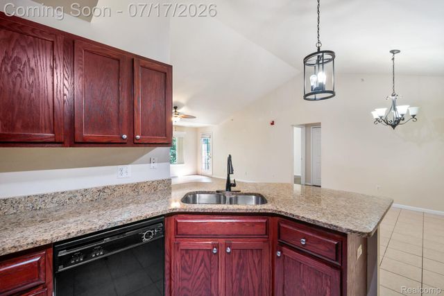 12121 Hidden View Court, Utica, MI 48315