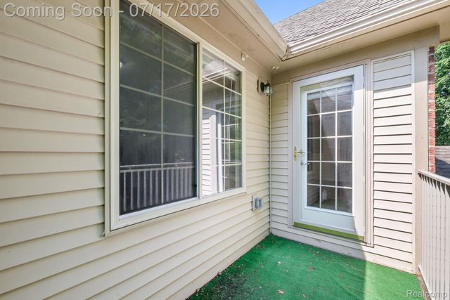 12121 Hidden View Court, Utica, MI 48315