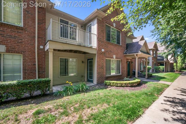 12121 Hidden View Court, Utica, MI 48315