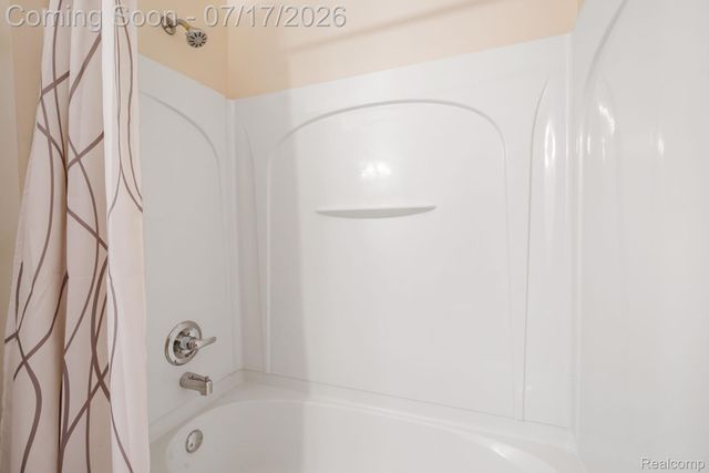 12121 Hidden View Court, Utica, MI 48315