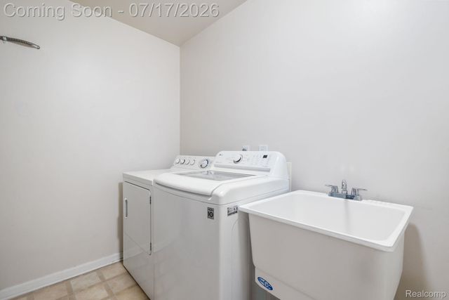 12121 Hidden View Court, Utica, MI 48315