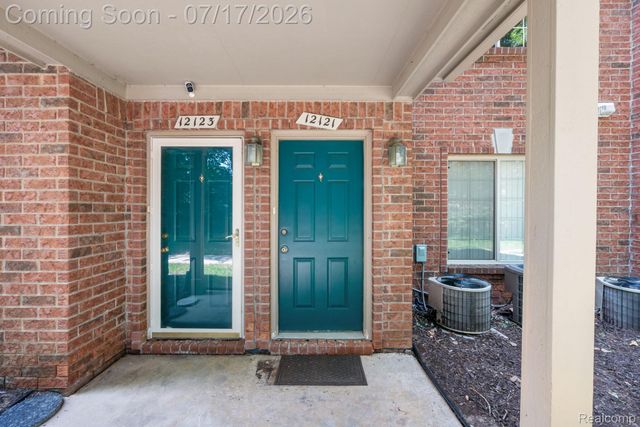 12121 Hidden View Court, Utica, MI 48315