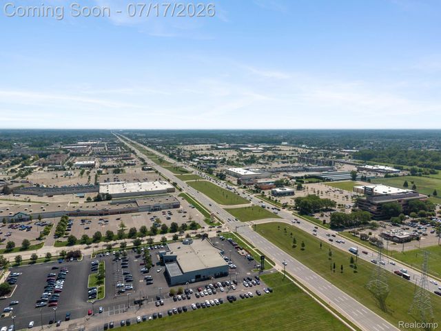 12121 Hidden View Court, Utica, MI 48315