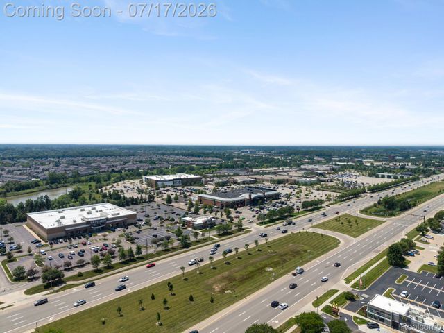 12121 Hidden View Court, Utica, MI 48315
