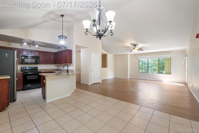 12121 Hidden View Court, Utica, MI 48315