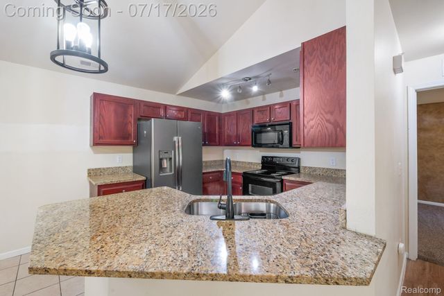 12121 Hidden View Court, Utica, MI 48315
