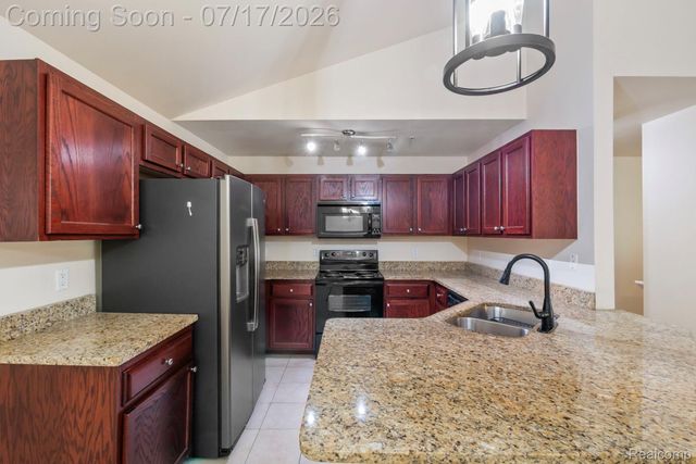 12121 Hidden View Court, Utica, MI 48315