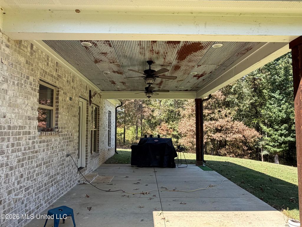 232 Cross Creek Cove, Byhalia, MS 38611 — photo 4