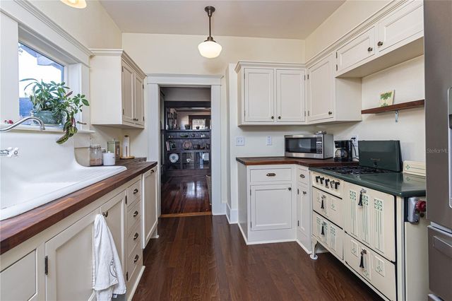 6002 SUWANEE AVENUE, Tampa, FL 33604