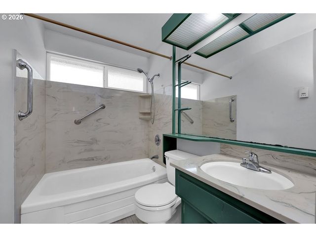 3256 MARVIN Dr, Eugene, OR 97404