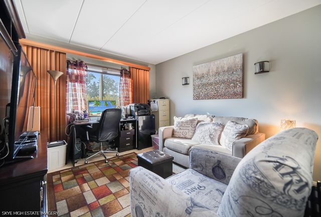 18855 Burnham Avenue 234, Lansing, IL 60438