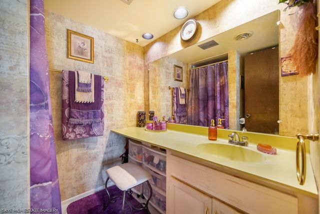 18855 Burnham Avenue 234, Lansing, IL 60438