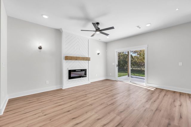 33 Charleston Cove Way, Clarksville, TN 37043