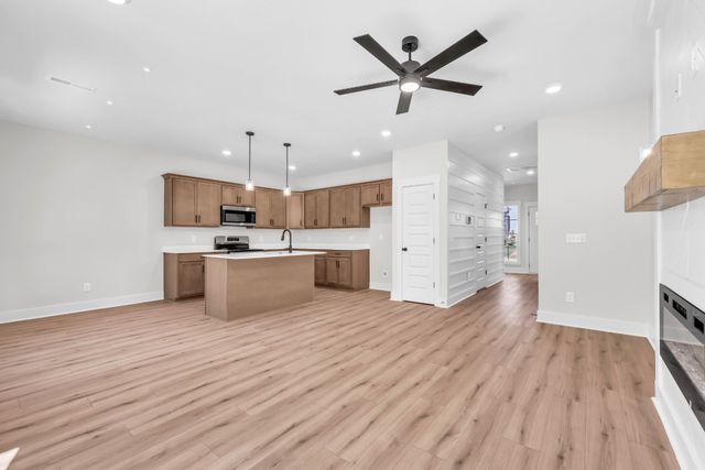 33 Charleston Cove Way, Clarksville, TN 37043