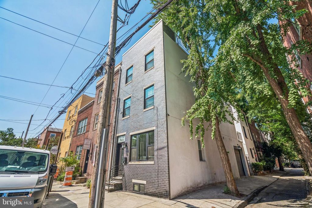 422 S 20TH ST, PHILADELPHIA, PA 19146 — exterior