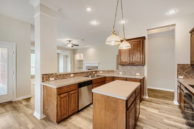 2306 Everton Drive, Arlington, TX 76001