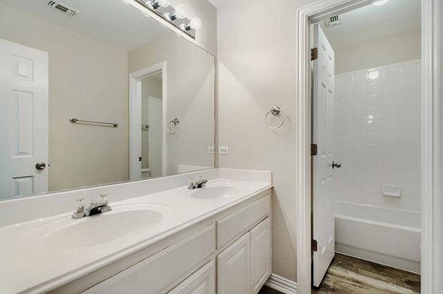 2306 Everton Drive, Arlington, TX 76001