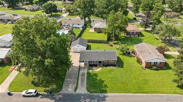 160 Saint Patrick Lane, Florissant, MO 63031