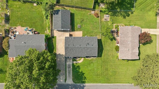 160 Saint Patrick Lane, Florissant, MO 63031