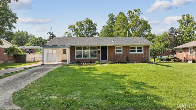 160 Saint Patrick Lane, Florissant, MO 63031