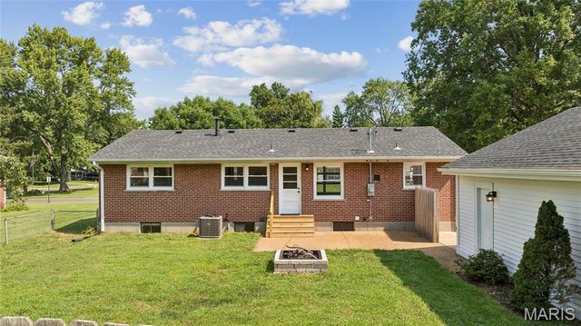160 Saint Patrick Lane, Florissant, MO 63031