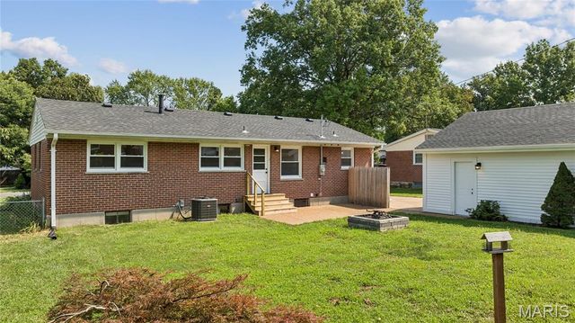 160 Saint Patrick Lane, Florissant, MO 63031