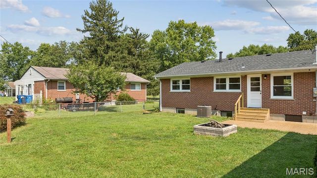 160 Saint Patrick Lane, Florissant, MO 63031