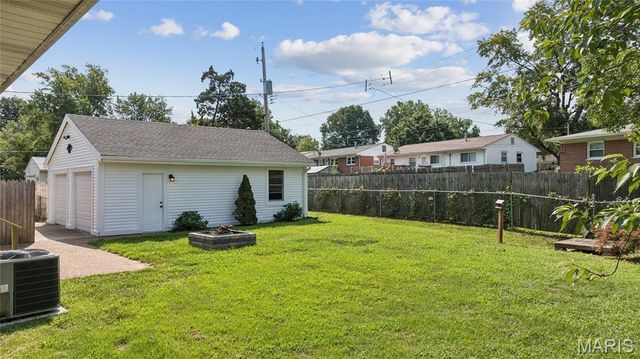 160 Saint Patrick Lane, Florissant, MO 63031