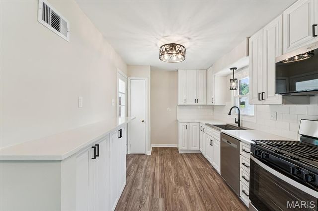 160 Saint Patrick Lane, Florissant, MO 63031