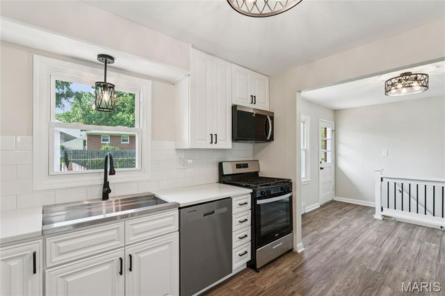 160 Saint Patrick Lane, Florissant, MO 63031